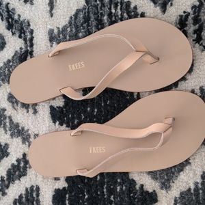 {TKees} NWT flip flop